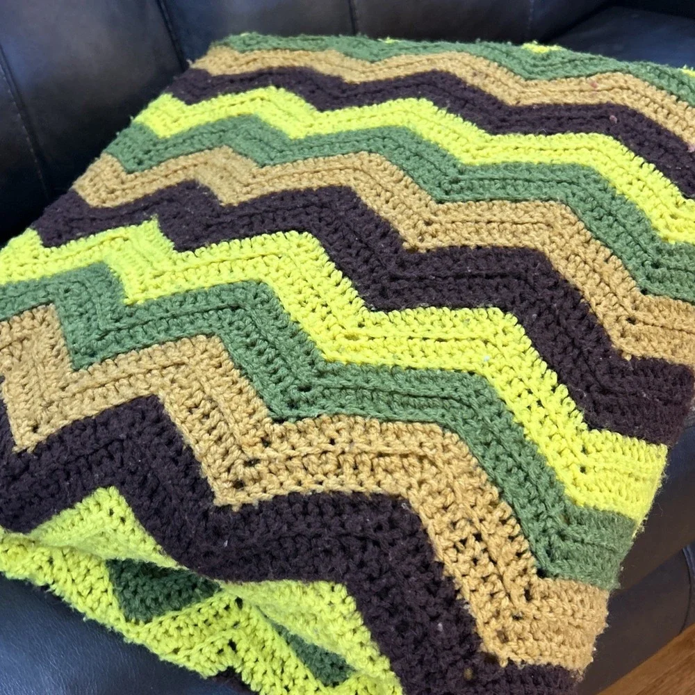 Vintage MCM Afghan Handmade Granny Zig Zag Chevron Avocado Green Brown 93